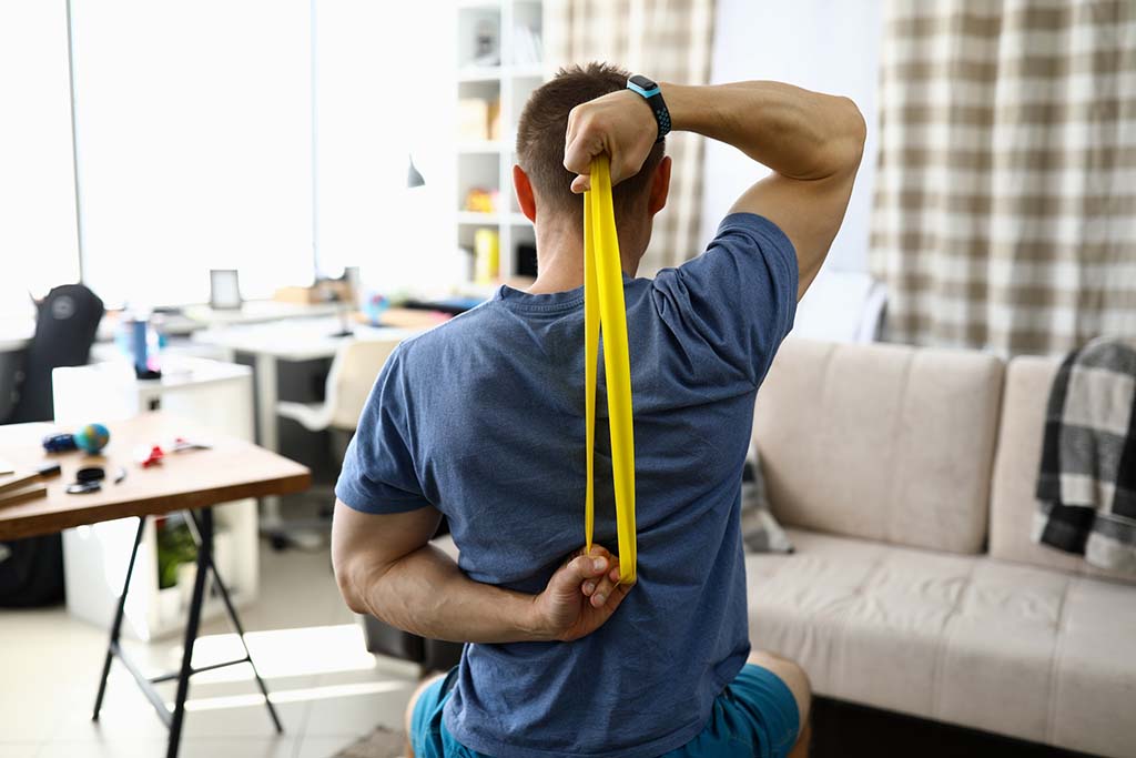 Training mit dem Theraband ist hochwirksam für Rücken Muskeln und Gelenke