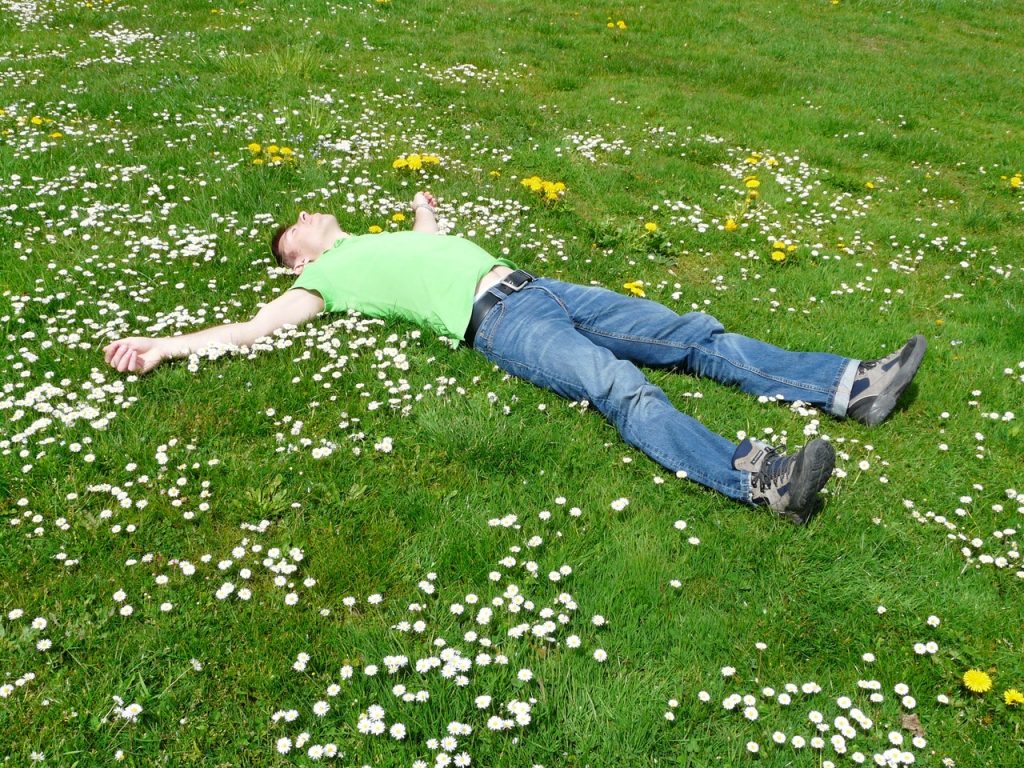 gehört auch zur rückenfreundlichen Gartenarbeit Pausemachen